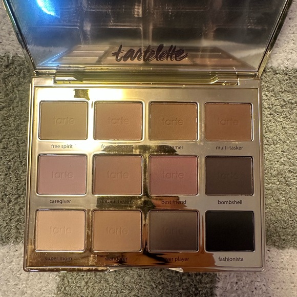 Tart eye shadow palette - Picture 2 of 3